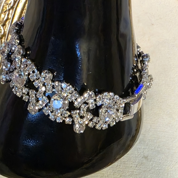 Elegant Silver Crystal Bracelet.  Great For Wedding - Picture 4 of 7